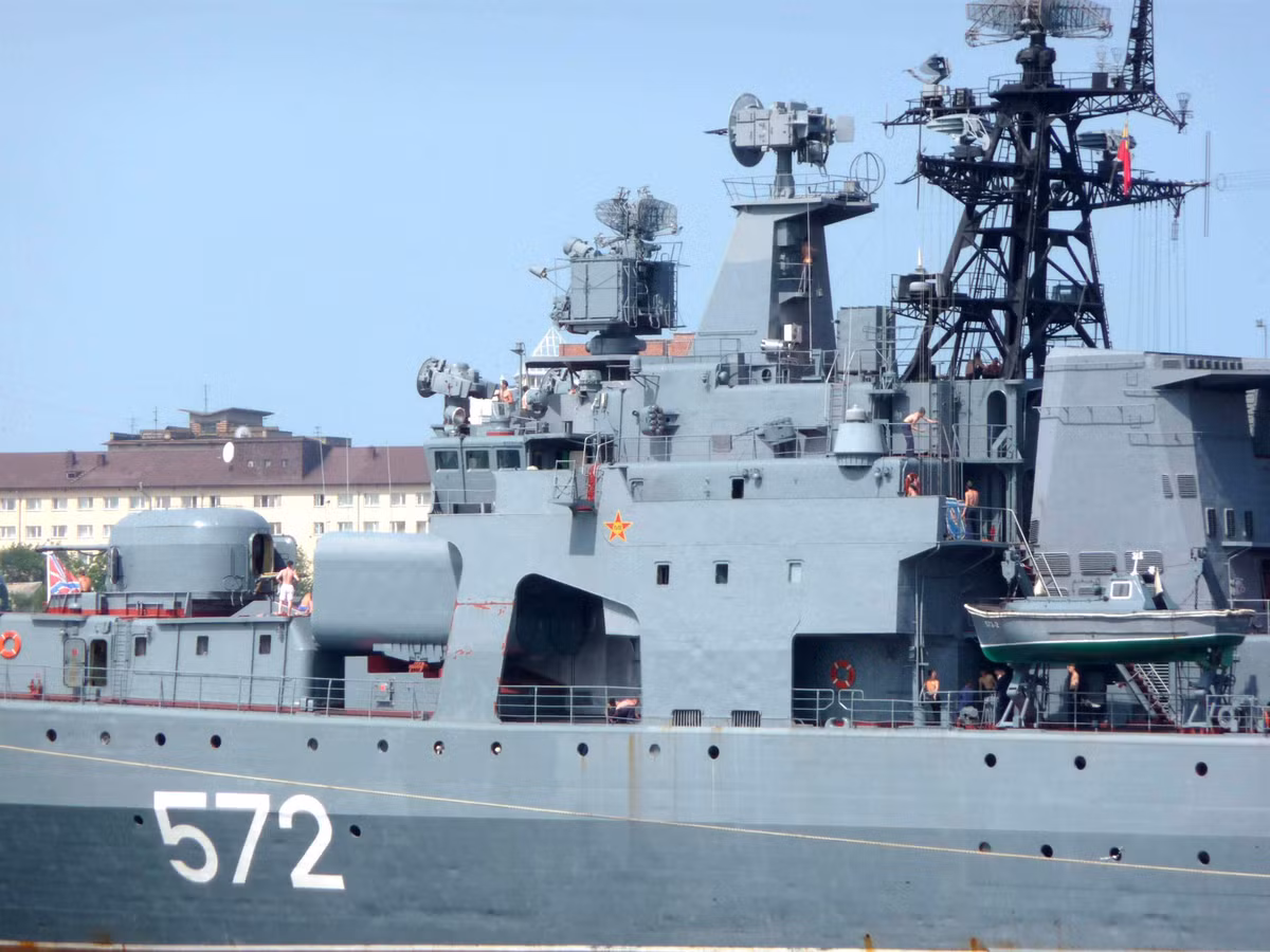 Lớp tàu này sở hữu hệ thống chống ngầm cực kỳ mạnh mẽ với tầm hỏa lực sát thương từ 300m tới 90km, độ sâu tiêu diệt tàu ngầm lên tới hàng trăm mét. Gần như không có một tàu ngầm chiến đấu nào trên thế giới có thể sống sót nếu bị 1155 Fregat “tóm được”.