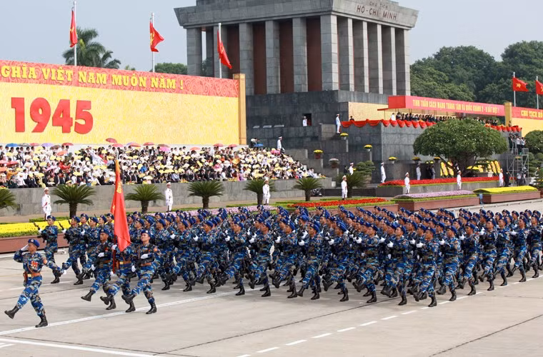 Khối chiến sĩ Cảnh sát biển Việt Nam – một trong những lực lượng chính đang làm nhiệm vụ bảo vệ chủ quyền biển đảo tổ quốc. Nguồn ảnh: Tuổi Trẻ