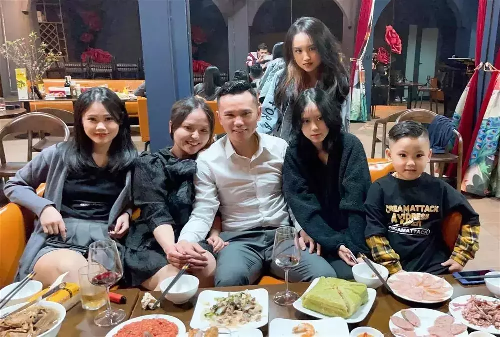 Tu Dua chot 5 con, tiet lo nhan duyen voi con gai ut-Hinh-5