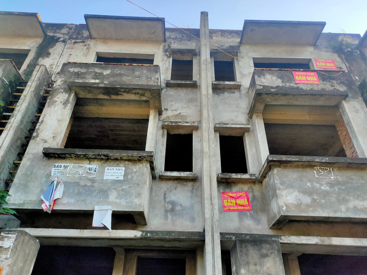 Hầu hết nhà liền kề bỏ hoang trong KĐTM Vân Canh được giao bán, có chủ giao bán với giá lên tới 80 triệu đồng/m2.