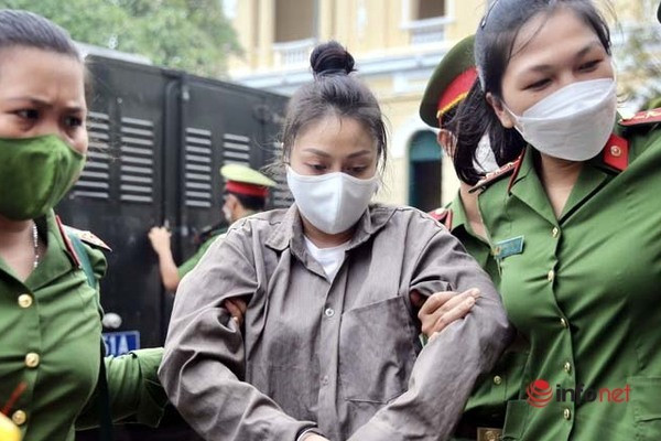 Vu be gai 8 tuoi bi me ghe bao hanh tu vong: Xem xet toi cua bo de