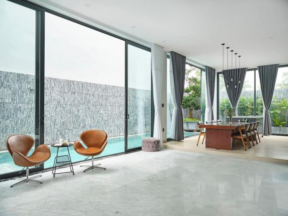 Nha mai doc phu day co va cay xanh tuoi mat-Hinh-7