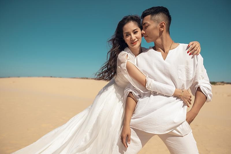 Nhung moi tinh chi em vuot rao can tuoi tac cua sao Viet