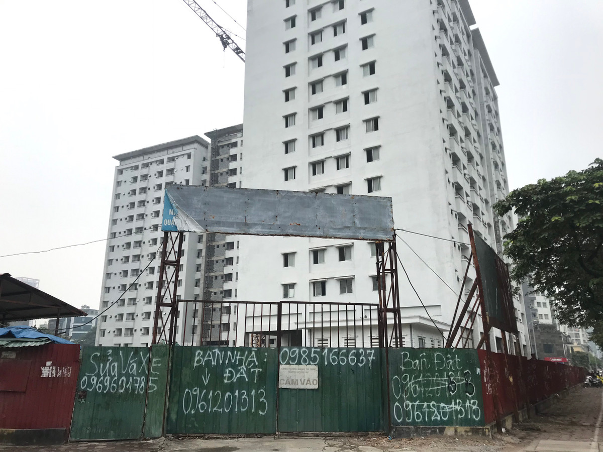 Chủ đầu tư Dự án tái định cư N01 - D17 Duy Tân là UBND quận Cầu Giấy, đại diện của chủ đầu tư dự án là Ban Quản lý dự án quận Cầu Giấy; Đơn vị được giao nhiệm vụ thi công dự án là Công ty CP Xây dựng Số 5 Hà Nội và Tổng công ty Đầu tư và Phát triển hạ tầng Đô thị (UDIC).