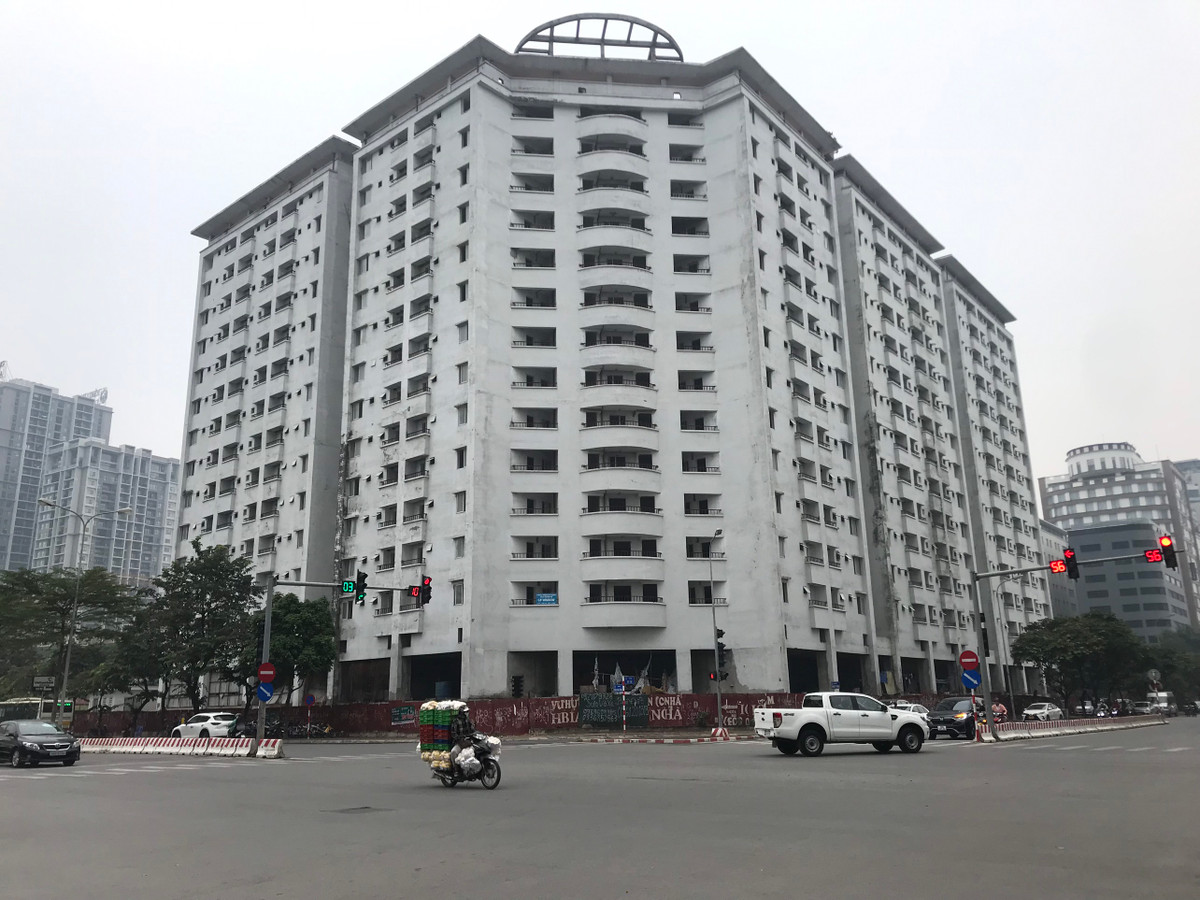 Dự án được khởi công từ năm 2010 đến nay cơ bản xong phần thô nhưng vẫn chưa được hoàn thiện, vắng bỏng người ở.