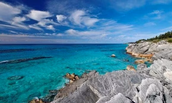 Biển "trong vắt" nhất thế giới nhưng ít tàu nào dám đi qua Bien