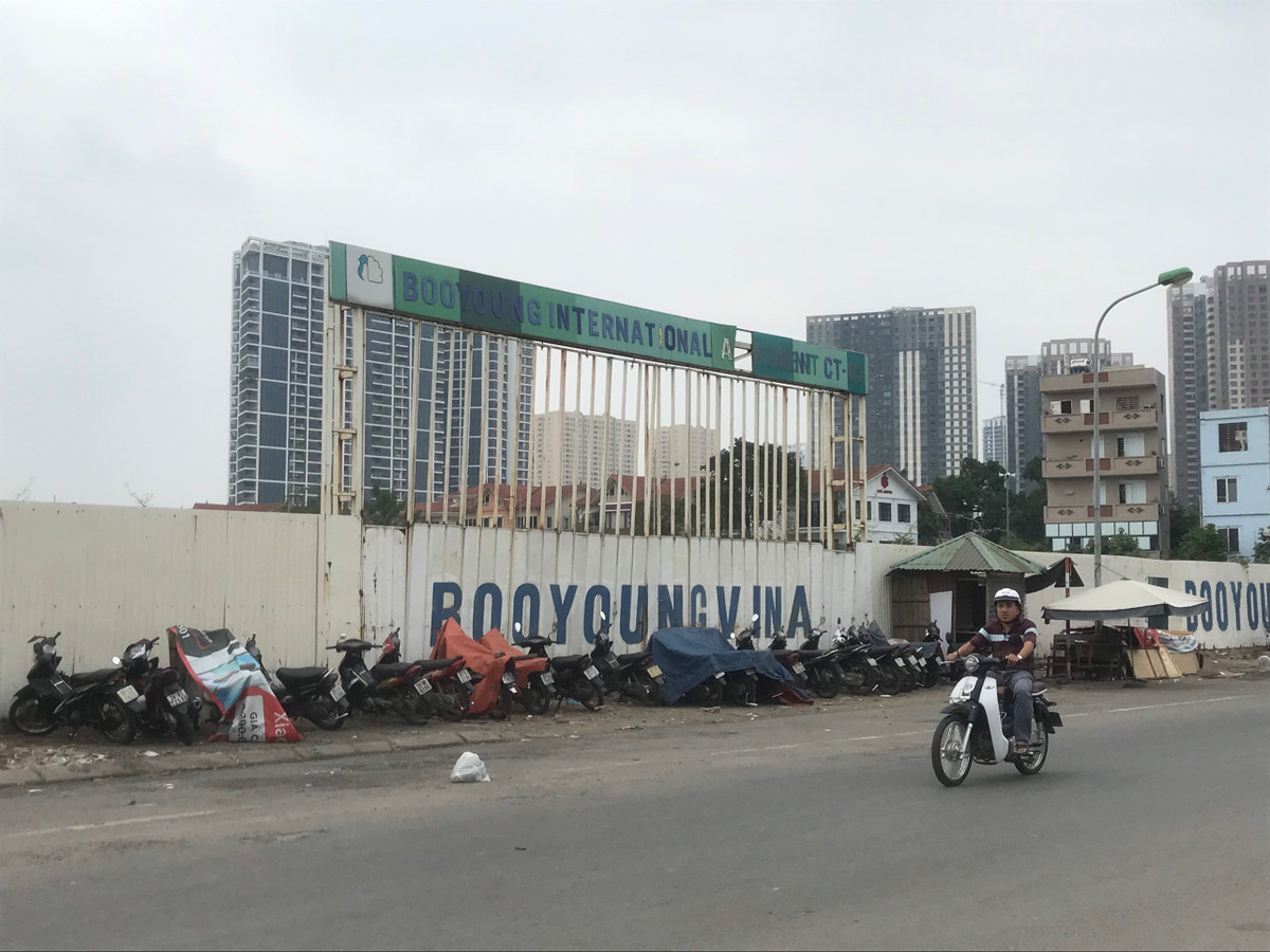 Hiện tại Dự án mới hoàn thành và đưa vào sử dụng khu nhà CT4 và CT7, còn lại 04 công trình CT2, CT3, CT5, CT6 đều đang trong tình trạng quây tôn để hoang hóa, lãng phí.