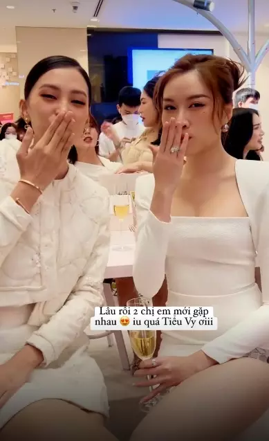 Chung khung hinh, MC Thanh Huyen 