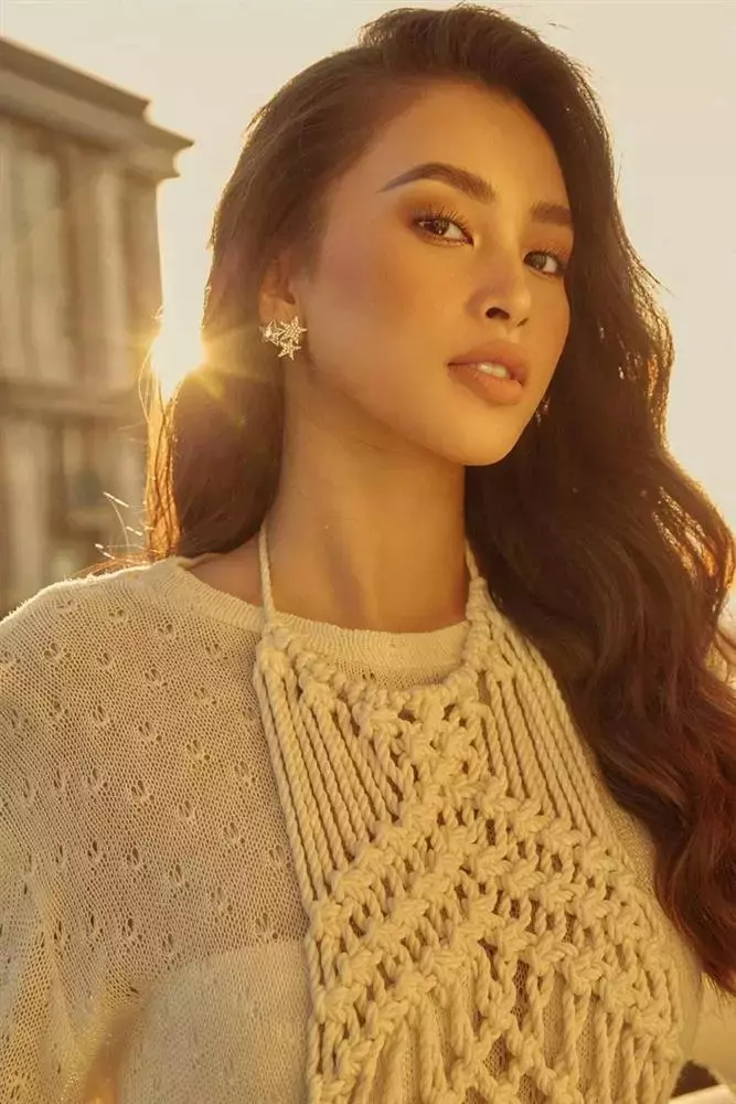 Chung khung hinh, MC Thanh Huyen 