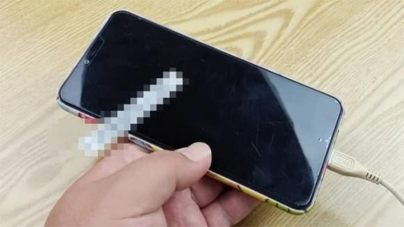 Dien thoai khong the sac duoc khong can sua-Hinh-4