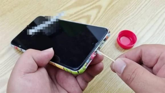 Dien thoai khong the sac duoc khong can sua-Hinh-8