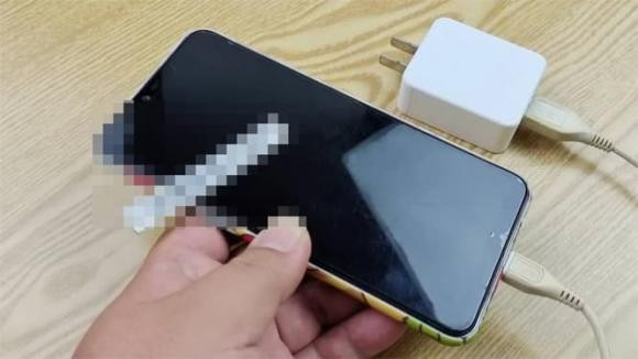 Dien thoai khong the sac duoc khong can sua-Hinh-5