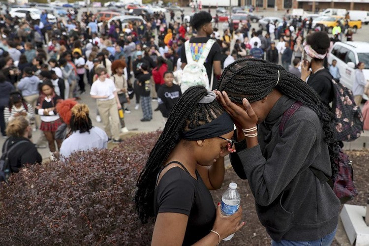 Hinh anh vu xa sung lam 2 nguoi thiet mang o My-Hinh-4