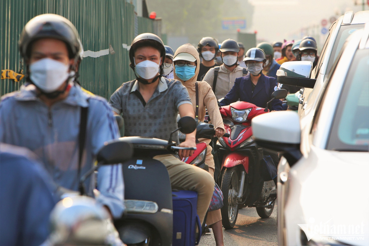 300m pho o Ha Noi bi 9 lo cot 