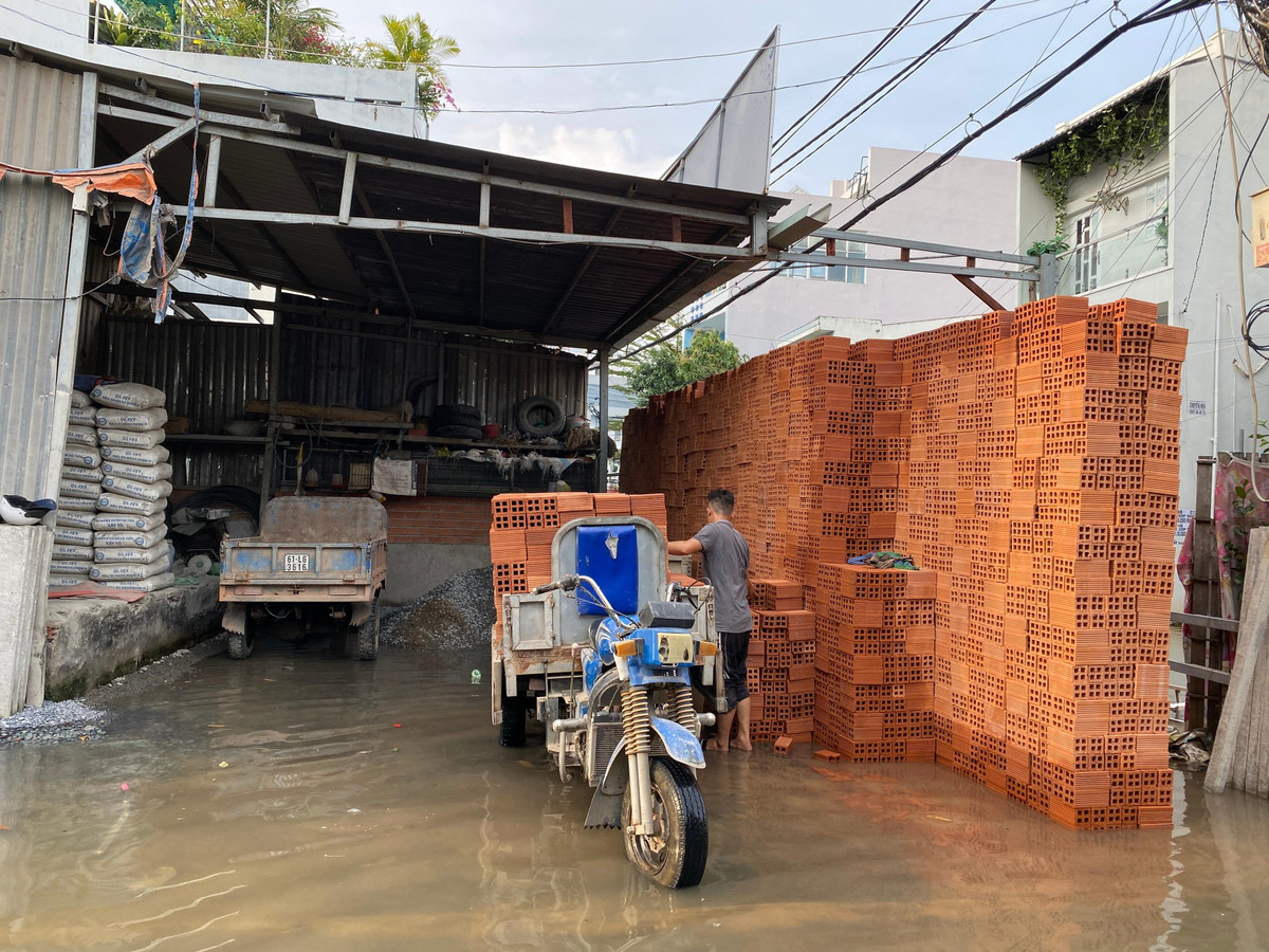 Theo dự báo từ Đài Khí tượng Thủy văn khu vực Nam Bộ, đỉnh triều đợt này sẽ xuất hiện vào ngày hôm nay (ngày 25) đến 27/10 (tức ngày 1 đến 3/10 Âm lịch). 