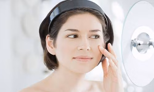 Tuyet chieu tri mun dau den bang kem danh rang