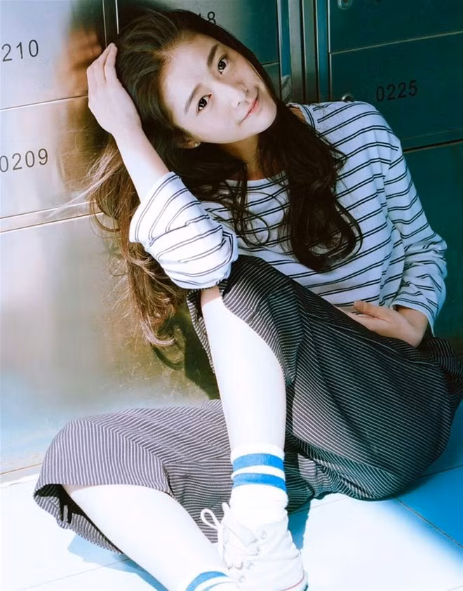 Bên cạnh ngoại hình xinh đẹp, Trương Tuyết Nghênh còn được đánh giá cao về khả năng diễn xuất khi giành giải thưởng đặc biệt tại Liên hoan phim Berlin lần thứ 64. Ngôi sao trẻ còn thi đỗ thủ khoa Học viện Hí kịch Trung ương với số điểm 115,2. Trong kỳ thi vào Học viện điển ảnh Bắc Kinh, cô đạt 415 điểm, cao hơn điểm đầu vào 69 điểm.