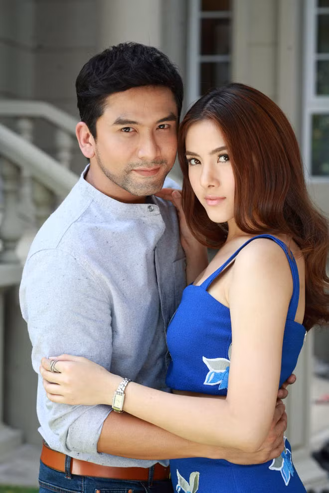 Pream Ranida: Pream Ranida sinh năm 1996, là gương mặt trẻ sáng giá của màn ảnh xứ chùa Vàng. Cô sở hữu chiều cao 1m70, khuôn mặt xinh xắn pha trộn giữa hai dòng máu Thái – Ý và diễn xuất tốt. Ngay từ hai bộ phim đầu tay Samee và Suparburoot Jutathep, Pream đã thu hút được lượng lớn người hâm mộ.