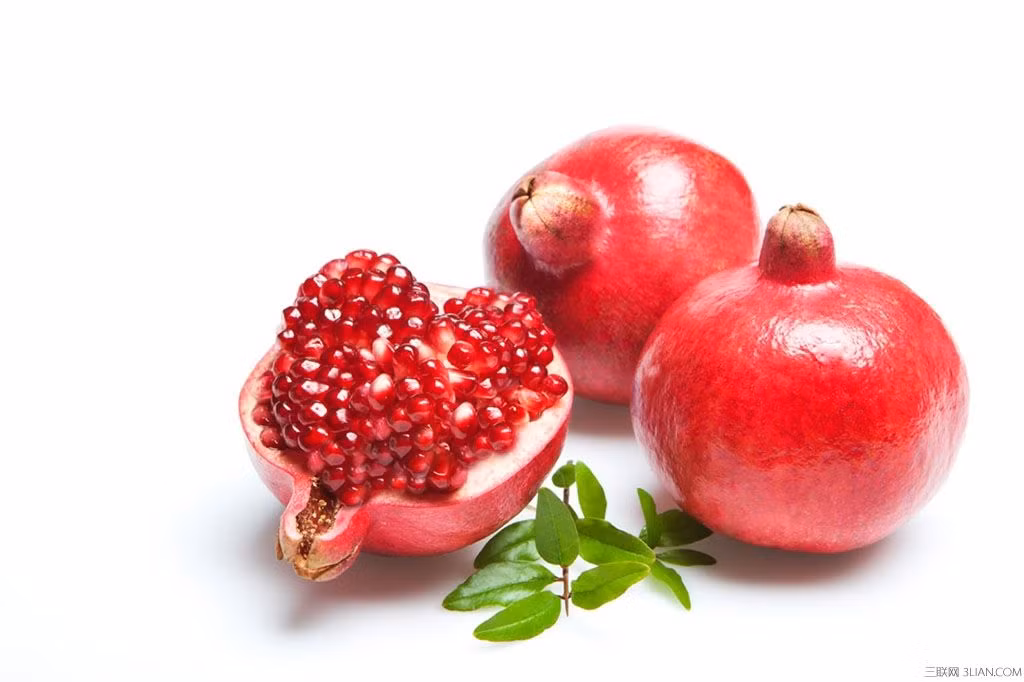 Thông thường các thực phẩm giàu chất béo sẽ càng có lợi cho sự phát triển của vòng ngực. Tuy nhiên nếu ăn nhiều chất béo từ động vật sẽ gây bất lợi cho cơ thể. Nhưng chất béo có trong lựu là chất béo lành mạnh vừa tốt cho sức khỏe vừa tốt cho sự phát triển của vòng một. Ảnh: 3lian.