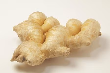 Tuy nhiên khi ngâm chân nên dùng thùng gỗ thông để có được hiệu quả cao nhất. Ảnh: vcg.