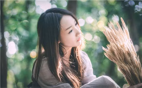 Đối với những bạn đã kết hôn đây cũng là một thử thách tuyệt vời cho chuyện tình cảm bởi vận đào hoa rực rỡ bạn khó tránh có nhiều người ngưỡng mộ vây quanh. Hãy thận trọng xử lý khéo léo các mối quan hệ để không làm ảnh hưởng đến tình cảm vợ chồng.