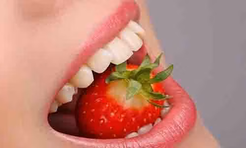 Mùa Đông tiết trời khô hanh, dễ gặp tình trạng da môi khô nứt nẻ, thậm chí có thể bong tróc chảy máu khiến bạn vừa đau đớn vừa mất thẩm mỹ. Vậy làm thế nào để giải quyết triệt để tình trạng này. Ảnh: eastlady