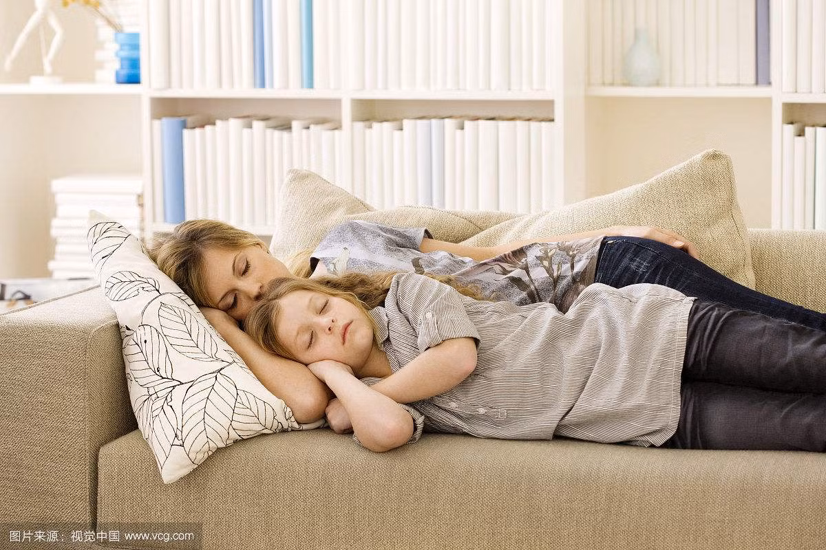 Thói quen này không chỉ ảnh hưởng đến hệ thống thần kinh, khiến suy nhược thần kinh, mà còn có thể gây ra các bệnh như cao huyết áp, các bệnh về tim mạch khác. Ảnh: vcg.