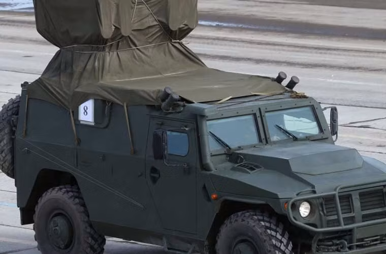 Tổ hợp tên lửa chống tăng tự hành Kornet-D được thiết kế trên khung gầm xe bánh lốp Tigr. Theo các nguồn tin, Kornet-D có thể hủy diệt mục tiêu ở tầm 150m tới 10km, có khả năng bắn và quên.