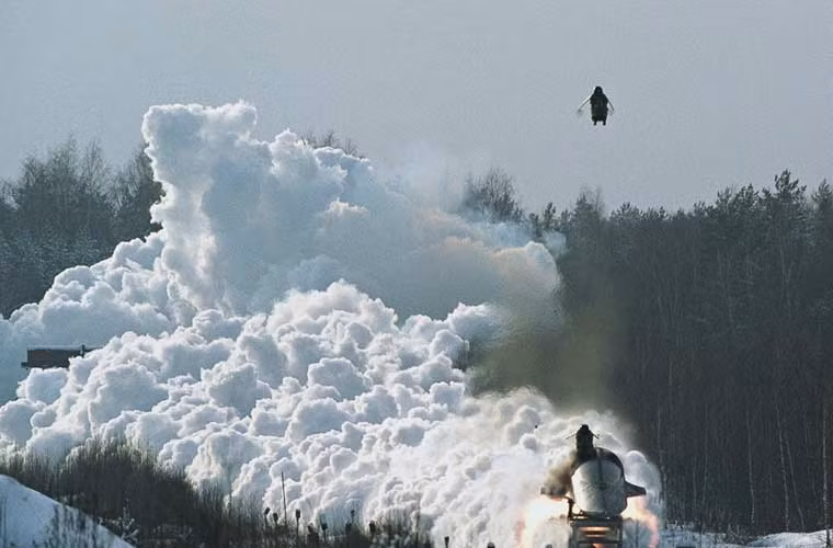 Các ghế phóng K-36 bảo đảm phi công thoát hiểm an toàn trong dải vận tốc từ 0 đến 1.300-1.400km/h (tùy theo loại thiết bị bảo hộ), độ cao từ 0-20.000m. Ảnh: thử nghiệm ghế phóng K-36 trang bị trên tiêm kích – bom hạng nặng Su-34.