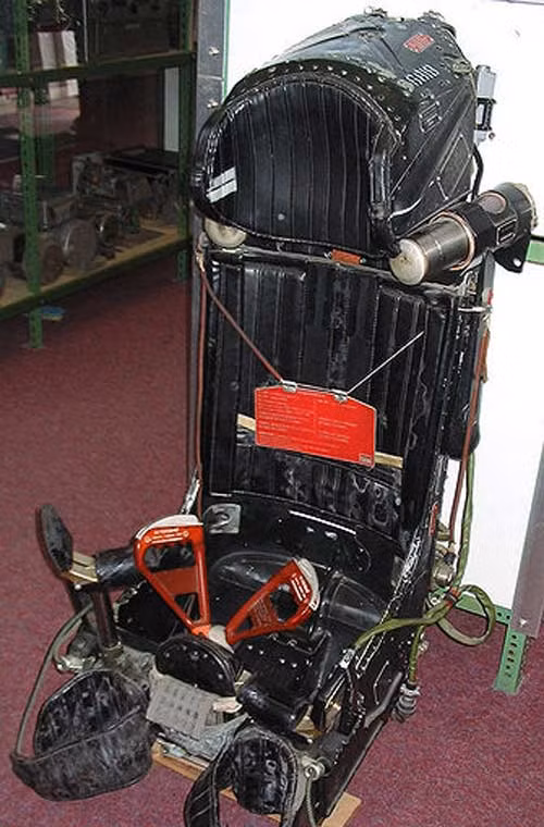 Ghế phóng K-36 là phương tiện thoát hiểm khẩn cấp cho các phi công máy bay chiến đấu, có thể hoạt động trên một dải tốc độ và độ cao bay khá rộng, và có thể được sử dụng kết hợp với các thiết bị bảo vệ, chẳng hạn như các bộ quần áo bay kháng áp.