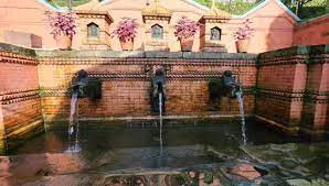 Trong suốt nhiều năm, các Dhunge dhara trở thành là nguồn cung cấp nước uống quan trọng trong cuộc sống của người dân Nepal. Sau thế kỷ 17, vai trò của dhunge dhara giảm dần khi các đường ống nước hiện đại xuất hiện.