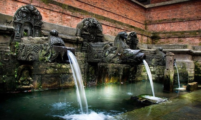 Khi tới đất nước Nepal, nhiều du khách ấn tượng khi chiêm ngưỡng hệ thống cung cấp nước gần 1.600 tuổi. Theo các chuyên gia, hệ thống này có niên đại ít nhất từ thế kỷ 5.