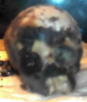 Xác ướp đứa trẻ mang tên Tashwinat nằm trong tư thế bào thai và trên cổ đeo một chiếc vòng bằng vỏ trứng đà điểu. Kết quả phân tích, kiểm tra của các chuyên gia cho thấy, đứa trẻ có nước da tối màu và qua đời khi khoảng 3 tuổi. Thông qua phương pháp định tuổi bằng đồng vị carbon, giới nghiên cứu xác định đứa trẻ này sống cách đây khoảng 5.400 - 5.600 năm.