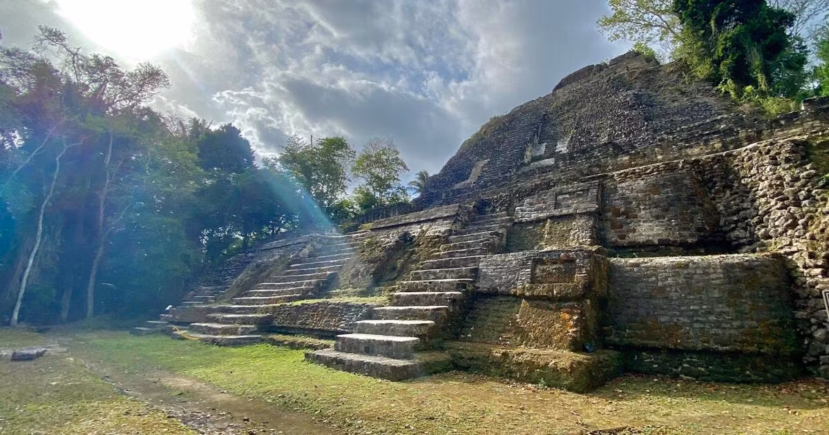 Sau khi kiểm tra các mẫu trầm tích, nhóm nghiên cứu của ông Evans kết luận rằng lượng mưa hàng năm ở khu vực xung quanh hồ đã giảm từ 41 - 54% trong thời gian dài suốt khoảng 400 năm.