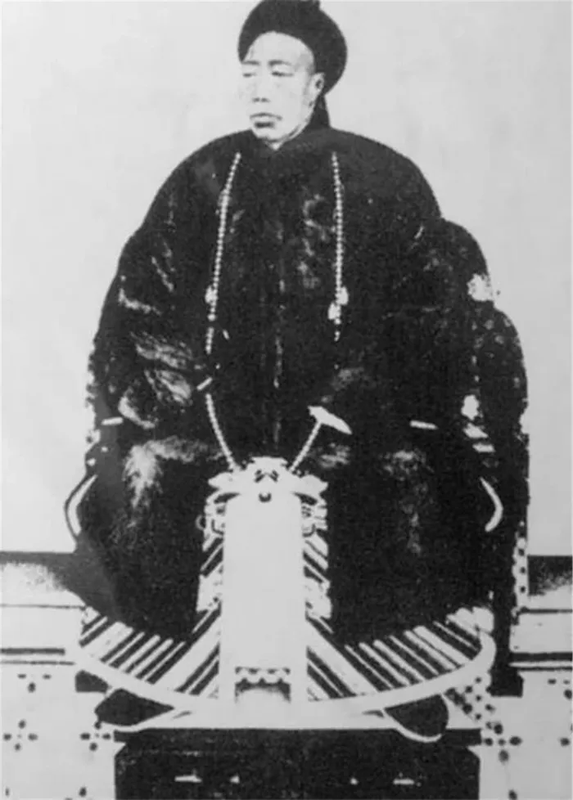 Lý Liên Anh (1848 - 1911) tên thật là Lý Tiến Hỉ. Y vào cung làm thái giám từ năm 9 tuổi. Kể từ đó, ông phụng sự trong hậu cung nhà Thanh suốt 4 đời vua (từ thời Hàm Phong đến đời Phổ Nghi). Đặc biệt, ông là thái giám tâm phúc của Từ Hi Thái Hậu.