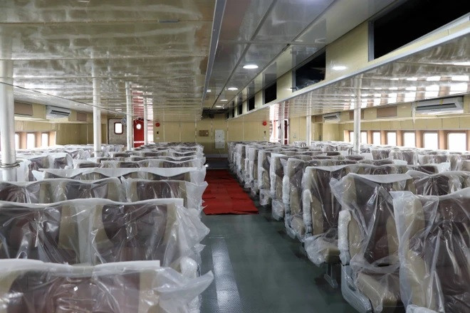 Nhờ vậy, khách đi siêu tàu cao tốc Thăng Long sẽ không bị say sóng, có những trải nghiệm tuyệt vời như ở trên những tàu du lịch khổng lồ trên thế giới. Ảnh: TTXVN.