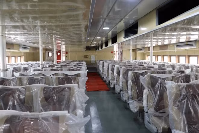 Nhờ vậy, khách đi siêu tàu cao tốc Thăng Long sẽ không bị say sóng, có những trải nghiệm tuyệt vời như ở trên những tàu du lịch khổng lồ trên thế giới. Ảnh: TTXVN.