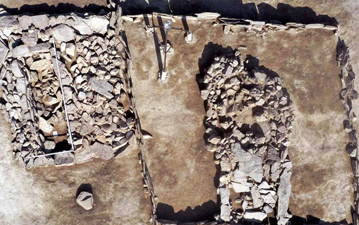 Thông qua các hiện vật được khai quật, các chuyên gia kiểm tra, phân tích và xác định người phụ nữ đeo đầy trang sức bằng đồng thuộc về nền văn hóa Karasuk (thời kỳ Kamennolozhsky). Nền văn minh này nổi tiếng với kỹ thuật chế tạo đồ đồng chất lượng cao.