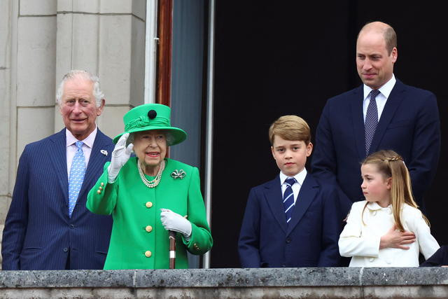 Mỗi thành viên Hoàng gia Anh phải mang theo máu để đề phòng trường hợp khẩn cấp. Một bác sĩ riêng sẽ đi công tác cùng họ để thực hiện truyền máu trong tình huống cần thiết.