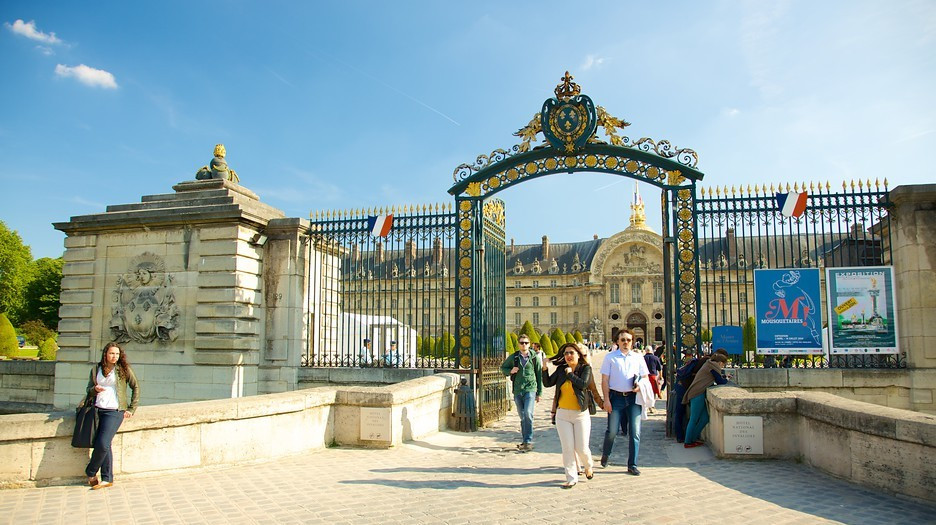 Sau khi qua đời, thi hài hoàng đế Napoleon I được chôn cất trên đảo St. Helena. Đến năm 1840, vua Louis-Philippie quyết định đưa thi hài hoàng đế Napoleon I về Paris để tái chôn cất.