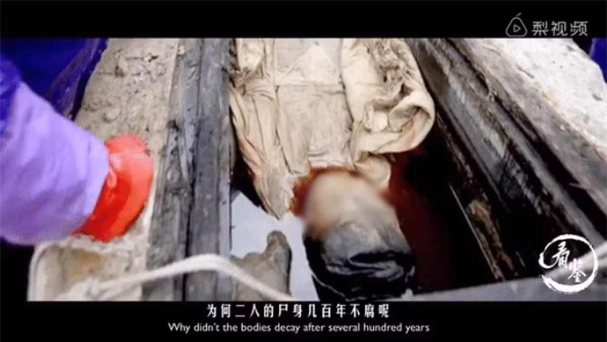 Xác ướp Thái Châu nằm trong quan tài chứa đầy chất lỏng màu nâu bí ẩn. Các nhà nghiên cứu chưa thể giải mã chất lỏng đó có phải là dung dịch dùng để bảo quản xác ướp hay chỉ đơn giản là nước ngầm trong lòng đất ngấm vào bên trong.