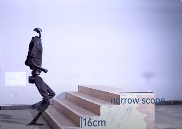 Robot H1 điều hướng bằng công nghệ 3D LIDAR để liên tục lập bản đồ môi trường xung quanh theo 360 độ trong khi sử dụng camera độ sâu hình ảnh phía trước để đánh giá khoảng cách.