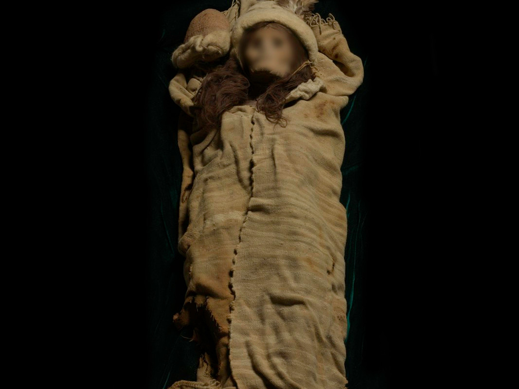 Di chỉ Nghĩa trang Tiểu Hà thuộc khu tự trị Tân Cương, Trung Quốc được các chuyên gia khảo cổ tiến hành nhiều cuộc khai quật và tìm thấy hàng trăm ngôi mộ. Trong số này, nổi bật là mộ cổ của " công chúa Tân Cương" hay còn gọi "công chúa Tiểu Hà".