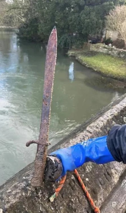 Các bằng chứng cho thấy người Viking đã đặt chân lên lãnh thổ Anh từ thế kỷ 8. Khi ấy, họ đã tấn công Lindisfarne - hòn đảo ngoài khơi bờ biển phía đông bắc nước Anh vào năm 793.