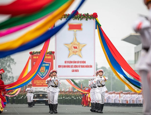 5.000 canh sat co dong tham gia tong duyet ky niem Ngay truyen thong-Hinh-3