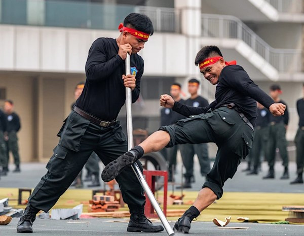 5.000 canh sat co dong tham gia tong duyet ky niem Ngay truyen thong-Hinh-4