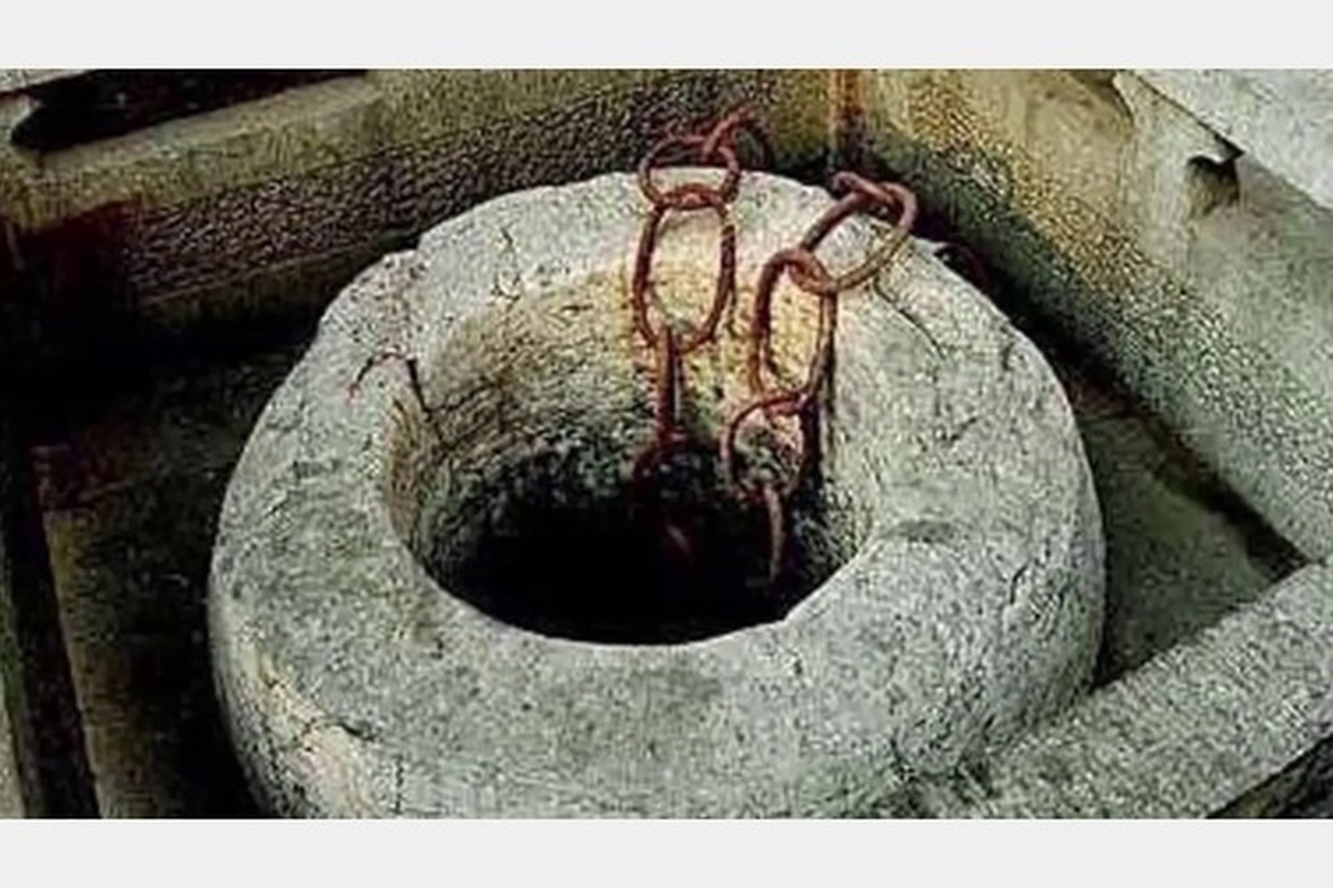 Vì vậy, nhiều quan lại dưới triều Minh Thành Tổ thuyết phục nhà vua không nên dời đô. Thậm chí, một số lời đồn cho rằng, Minh Thành Tổ đã kinh động tới một con rồng đang canh giữ kho báu ở Bắc Bình nên nó đã "nổi trận lôi đình" bằng cách gây ra một trận đại hồng thủy.