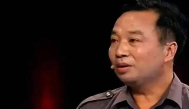 Trong những năm gần đây, một số người sưu tầm đồ cổ đã mang theo những cổ vật đến nhờ các chuyên gia kiểm tra xem có thực sự là bảo vật quý giá hay không. Trong đó, một người đàn ông Trung Quốc mang đến nhờ chuyên gia thẩm định một cổ vật thời vua Ung Chính.