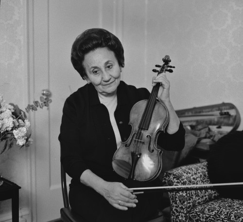 Ngay sau khi xảy ra vụ trộm, cảnh sát và các nhà điều tra nỗ lực tìm kiếm, xác định danh tính thủ phạm nhằm sớm tìm thấy cây đàn Stradivarius của Erica. Tuy nhiên, sau gần 300 năm, giới chức trách vẫn chưa phá án thành công và tìm được cây đàn quý giá này.