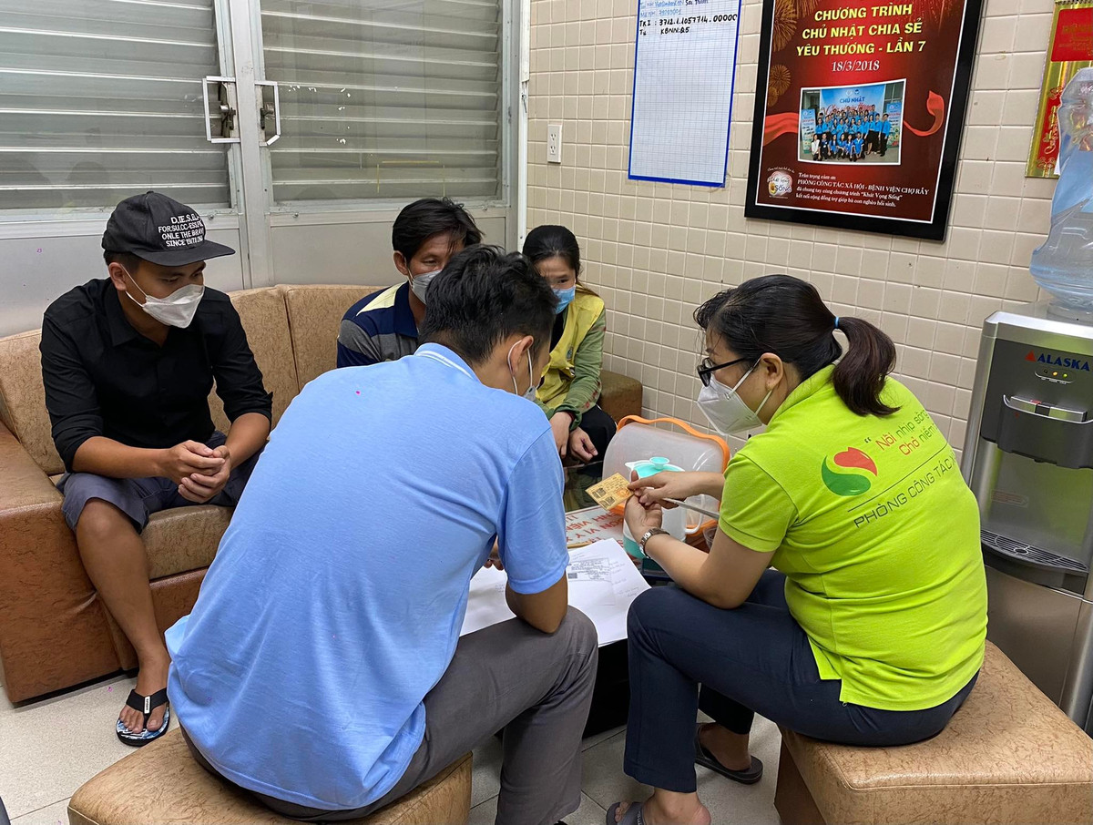 BV Chợ Rẫy cảnh báo giả danh người nhà bệnh nhân nghèo để xin tiền BV Cho Ray canh bao gia danh nguoi nha benh nhan ngheo de xin tien